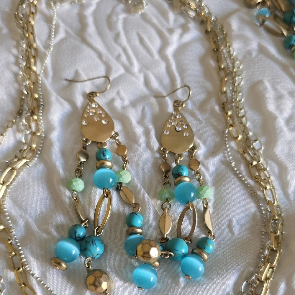 Elegant Gold and Turquoise Jewelry Set - Picture 2 of 4